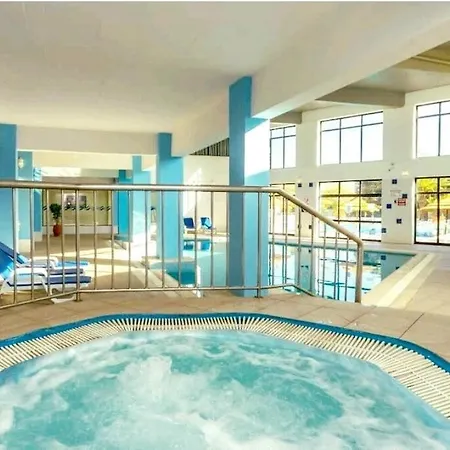 アパート Spot Com Piscinas Exteriores E Interior! アルブフェイラ