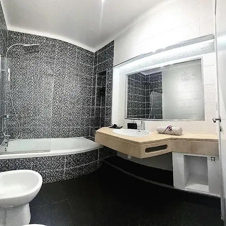 Spot Com Piscinas Exteriores E Interior! アパート アルブフェイラ