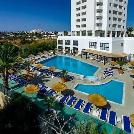 アパート Spot Com Piscinas Exteriores E Interior! アルブフェイラ