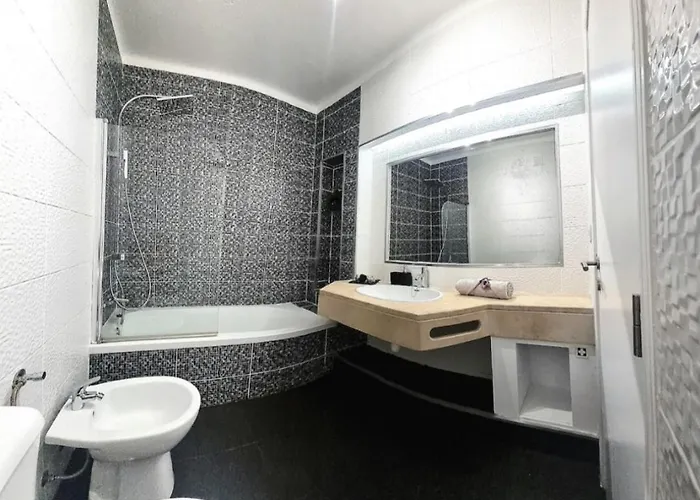 Spot Com Piscinas Exteriores E Interior! Albufeira